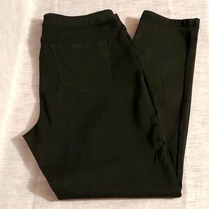 Signature Studio Women's Size 16 Black Slimming Jeans